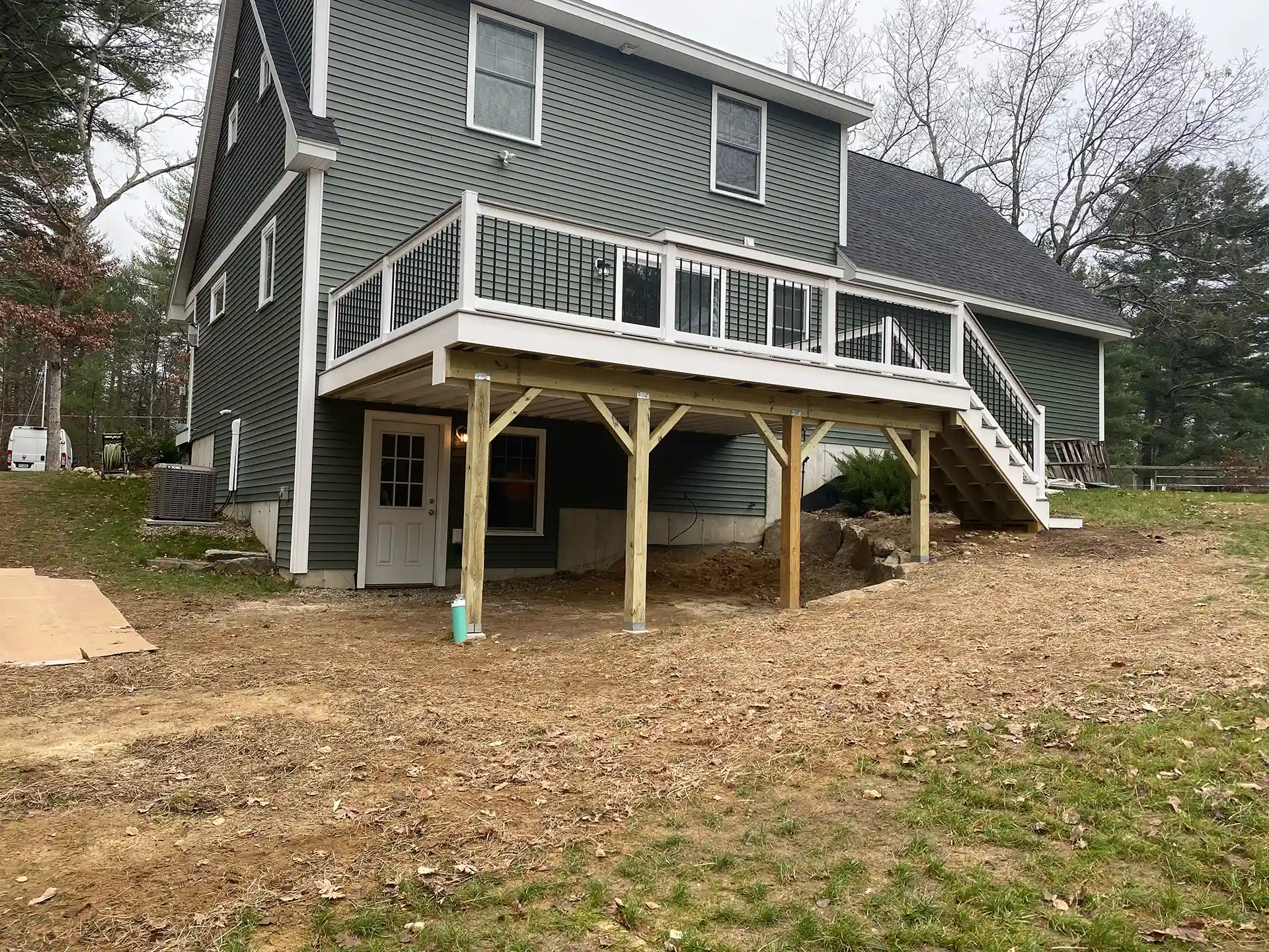 Photo of an elevated deck with RDI railing by Barrette Outdoor Living